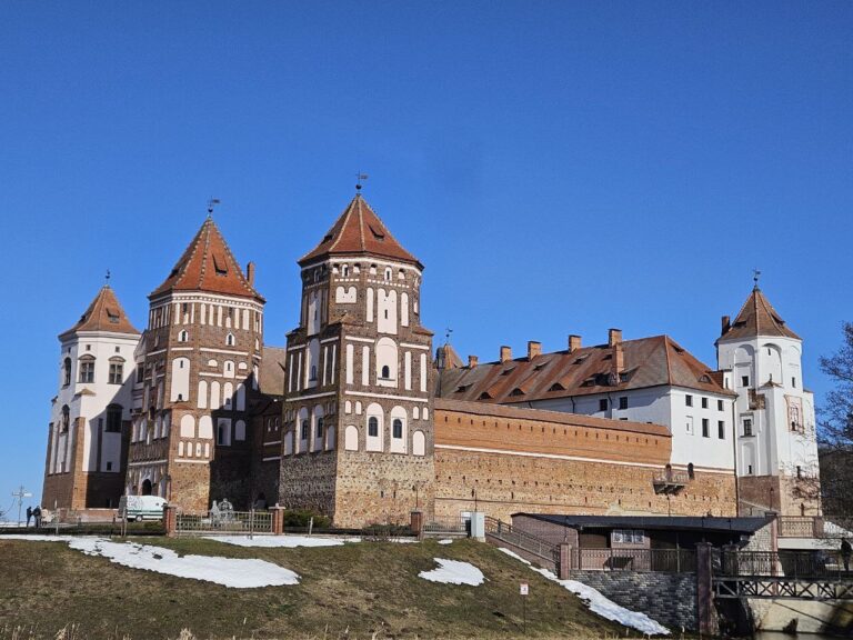 Экскурсия в Мирский замок